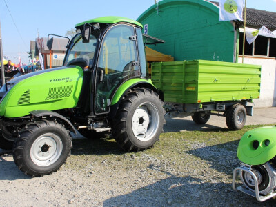 Traktor Tuber 50 s novom kabinom