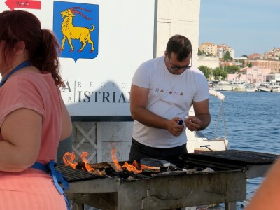 TUNAFEST - filetiranje tune na molu