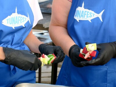 TUNAFEST - filetiranje tune na molu