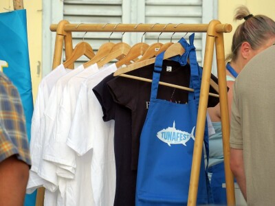 TUNAFEST - filetiranje tune na molu