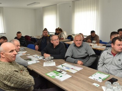 Tvrtka AHV Adria predstavila AHV proizvode - Prezentacija okupila farmere