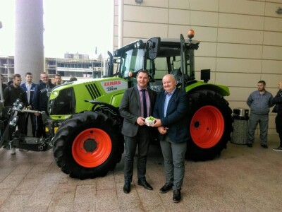 Tvrtka Jerković d.o.o. ustupila FAZOS-u najusvremeniji traktor marke Claas