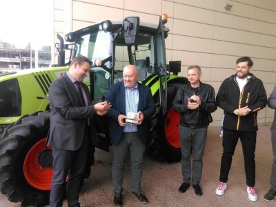 Tvrtka Jerković d.o.o. ustupila FAZOS-u najusvremeniji traktor marke Claas