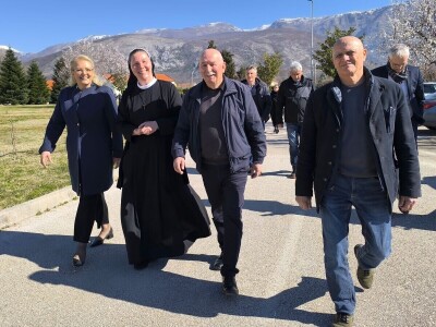 U Bijelom polju časne sestre franjevke posadile 33 bijele masline!