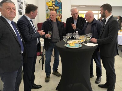 U Bijelom polju časne sestre franjevke posadile 33 bijele masline!