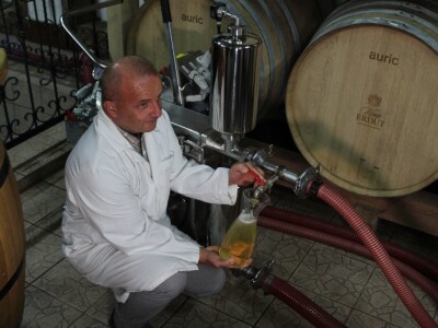 U Erdutu potekla graševina iz najveće bačve