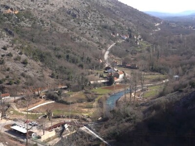U krajoliku Bogom danom za koze i raštiku svi jedu k'o u matere