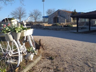 U krajoliku Bogom danom za koze i raštiku svi jedu k'o u matere