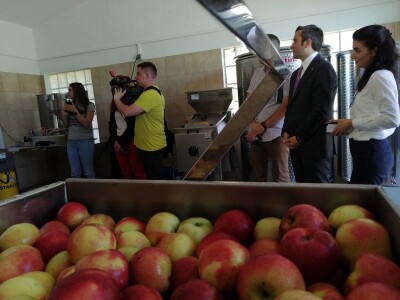 U Lepoglavi počela raditi i linija za preradu voća i povrća u sokove, džemove i marmelade U Lepoglavi počela raditi i linija za preradu voća i povrća u sokove, džemove i marmelade