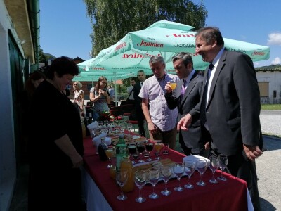 U Lepoglavi počela raditi i linija za preradu voća i povrća u sokove, džemove i marmelade U Lepoglavi počela raditi i linija za preradu voća i povrća u sokove, džemove i marmelade