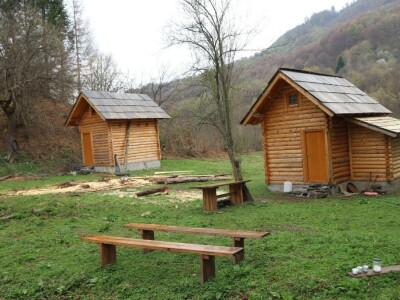 U Lipovcu kraj rijeke Jadar niče etno selo
