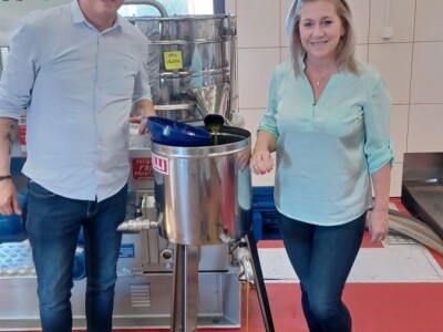 U MASLINIKU OPG URODA: Učenici američke škole iz Zagreba brali malsine u zaleđu Pirovca