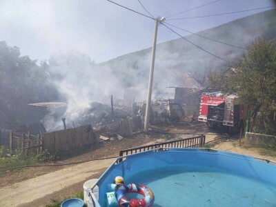 U požaru stradale životinje, štale, mehanizacija U požaru stradale životinje, štale, mehanizacija