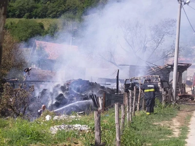 U požaru stradale životinje, štale, mehanizacija