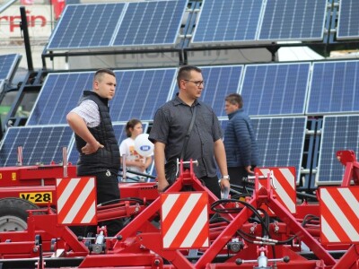 U prolazu, Novosadski sajam