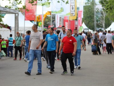 U prolazu, Novosadski sajam