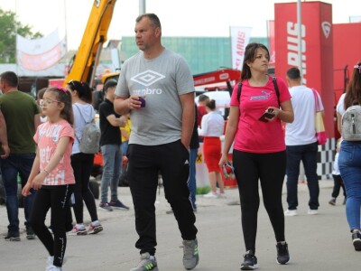 U prolazu, Novosadski sajam