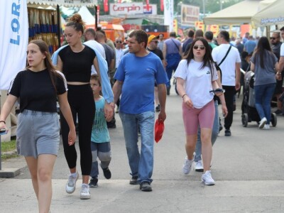 U prolazu, Novosadski sajam