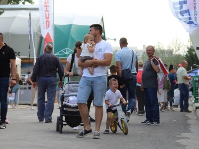 U prolazu, Novosadski sajam