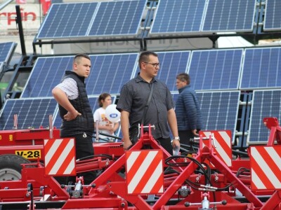 U prolazu, Novosadski sajam