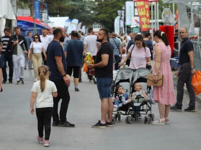 U prolazu, Novosadski sajam