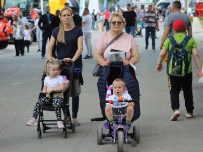 U prolazu, Novosadski sajam