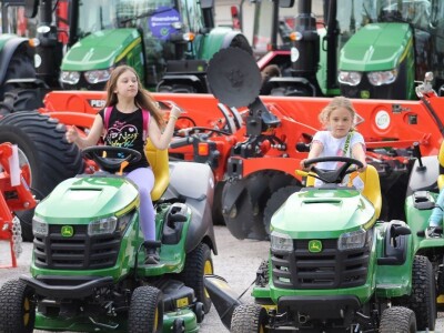 U prolazu, Novosadski sajam