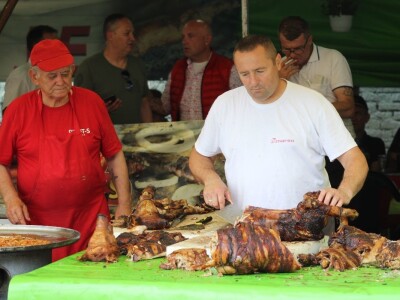 U prolazu, Novosadski sajam