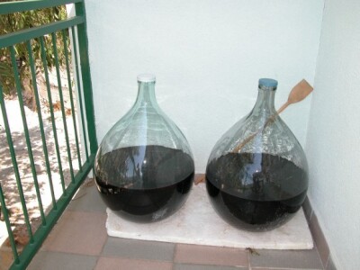 Liker šeri-brendi u staklenkama