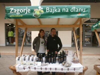 Štand vlasnika Velikog zlata, Mladen i Vedrana Cesarec