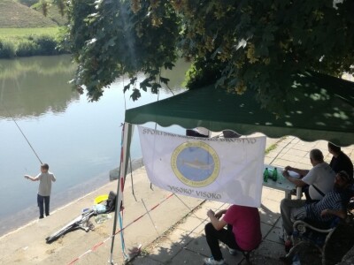 Ulov ribe udicom na plovak na Fojnici