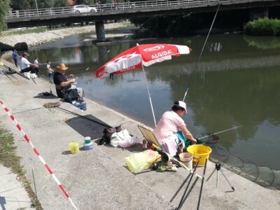 Ulov ribe udicom na plovak na Fojnici