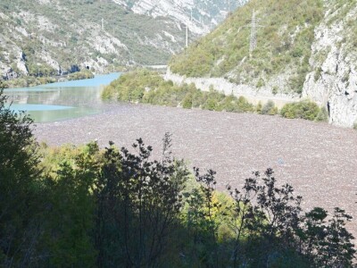 Uništena riblja farmu u poplavljenom području Jablanice Uništena riblja farmu u poplavljenom području Jablanice