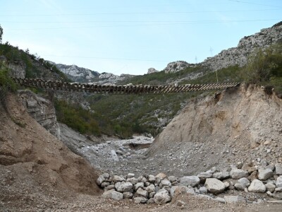 Uništena riblja farmu u poplavljenom području Jablanice Uništena riblja farmu u poplavljenom području Jablanice