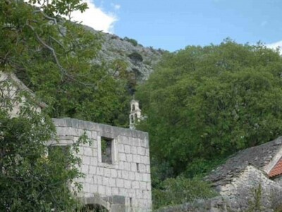 Urušene stare kamene kuće Staro selo Jesenice