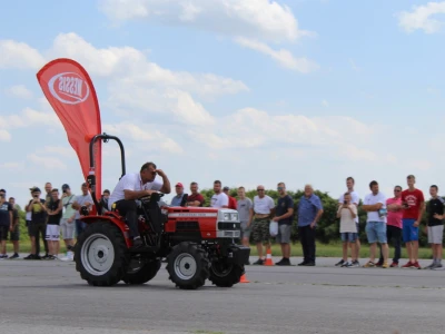 Utrka traktora na 9. FarmShow-u