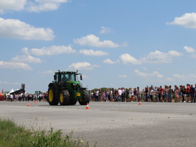 Utrka traktora na 9. FarmShow-u
