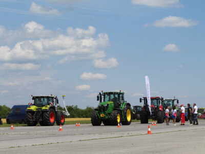 Utrka traktora na 9. FarmShow-u