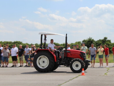 Utrka traktora na 9. FarmShow-u
