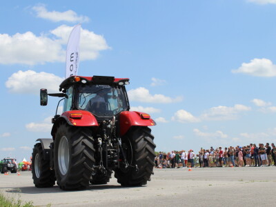 Utrka traktora na 9. FarmShow-u