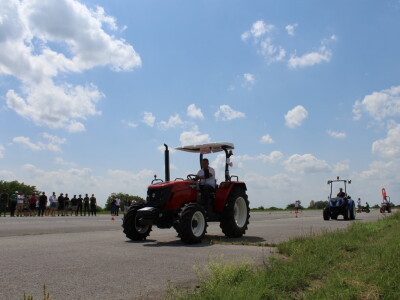 Utrka traktora na 9. FarmShow-u