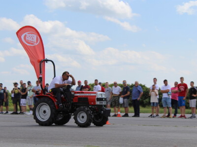 Utrka traktora na 9. FarmShow-u