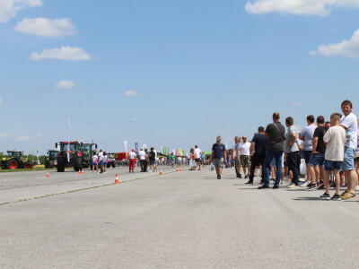 Utrka traktora na 9. FarmShow-u