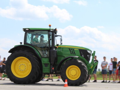 Utrka traktora na 9. FarmShow-u