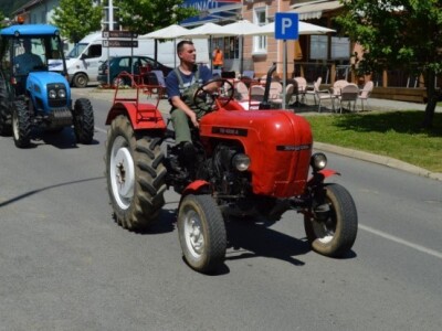 Utrka traktorima na Festivalu graševine 2014. u Kutjevu