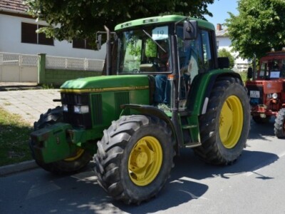 Utrka traktorima na Festivalu graševine 2014. u Kutjevu