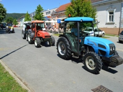 Utrka traktorima na Festivalu graševine 2014. u Kutjevu