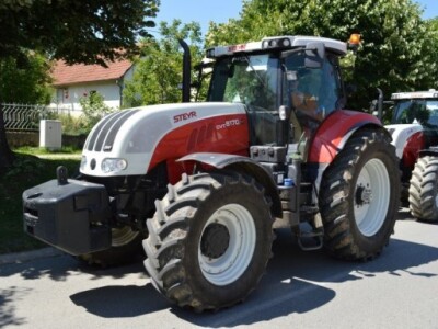 Utrka traktorima na Festivalu graševine 2014. u Kutjevu