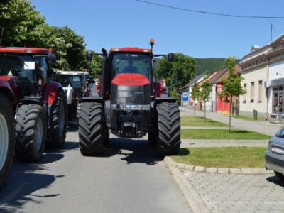 Utrka traktorima na Festivalu graševine 2014. u Kutjevu