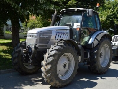 Utrka traktorima na Festivalu graševine 2014. u Kutjevu